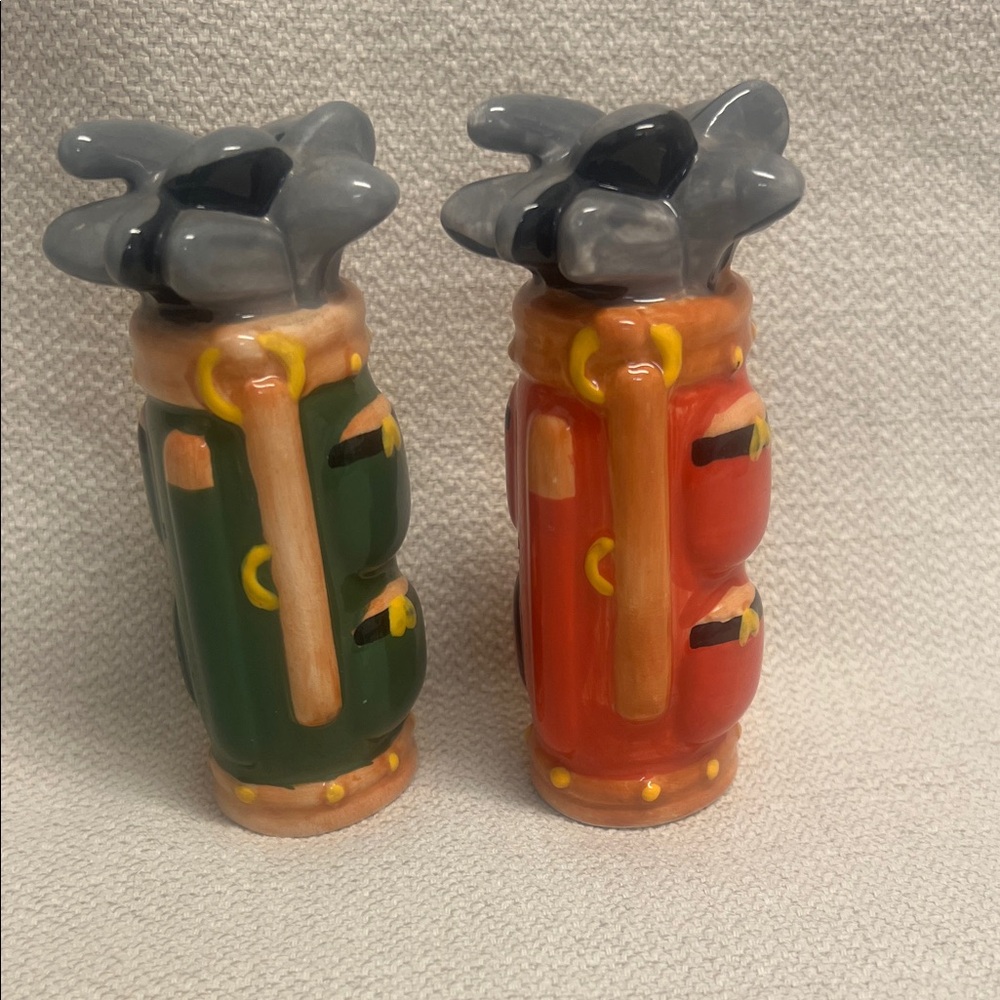 Novelty Golf Bag Figural Ceramic Salt & Pepper Shakers-Kitchen Whimsy - Picture 2 of 5